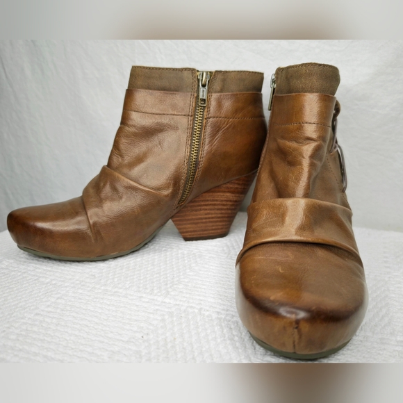 OTBT "Rhinelander" slouched leather wedged booties - Picture 1 of 7